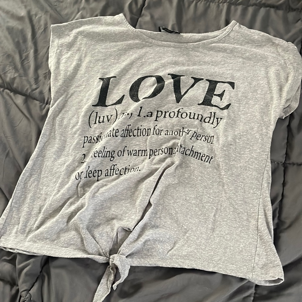Gray tee shirt